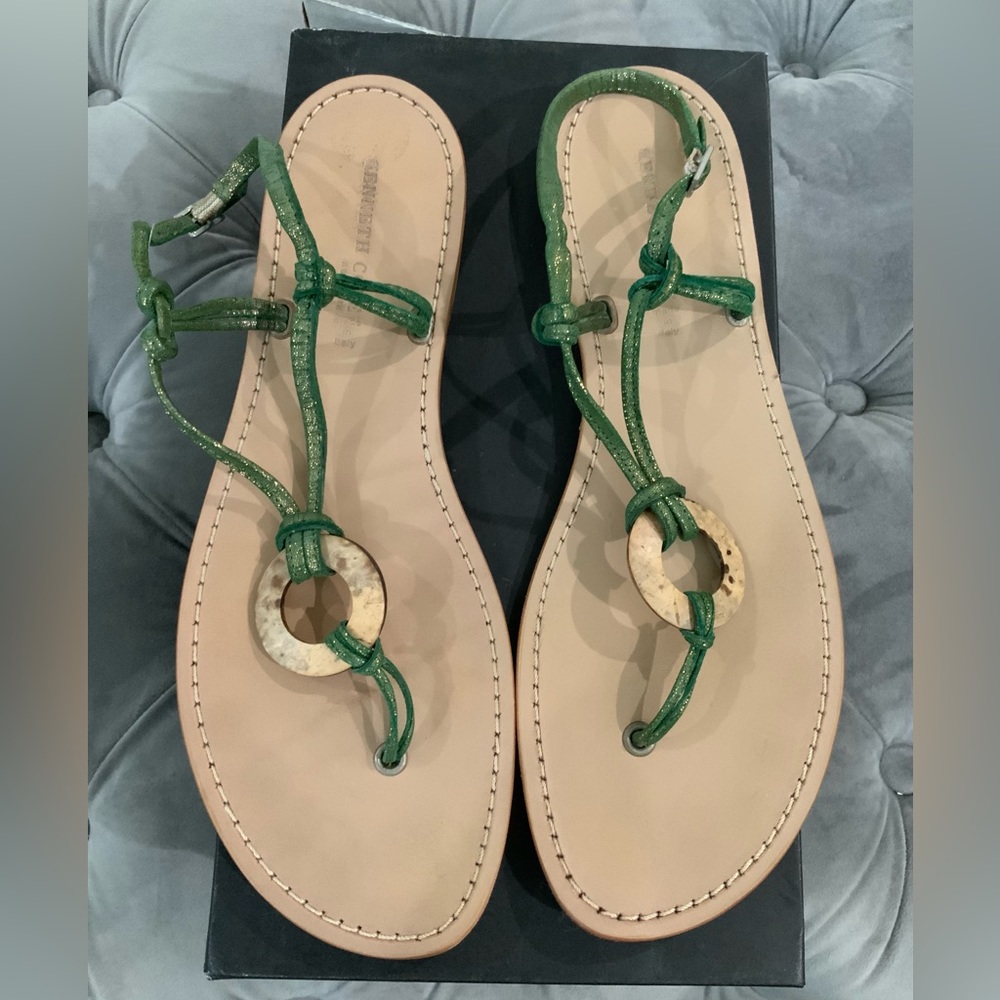 Kenneth Cole Flat Thong Sandals
